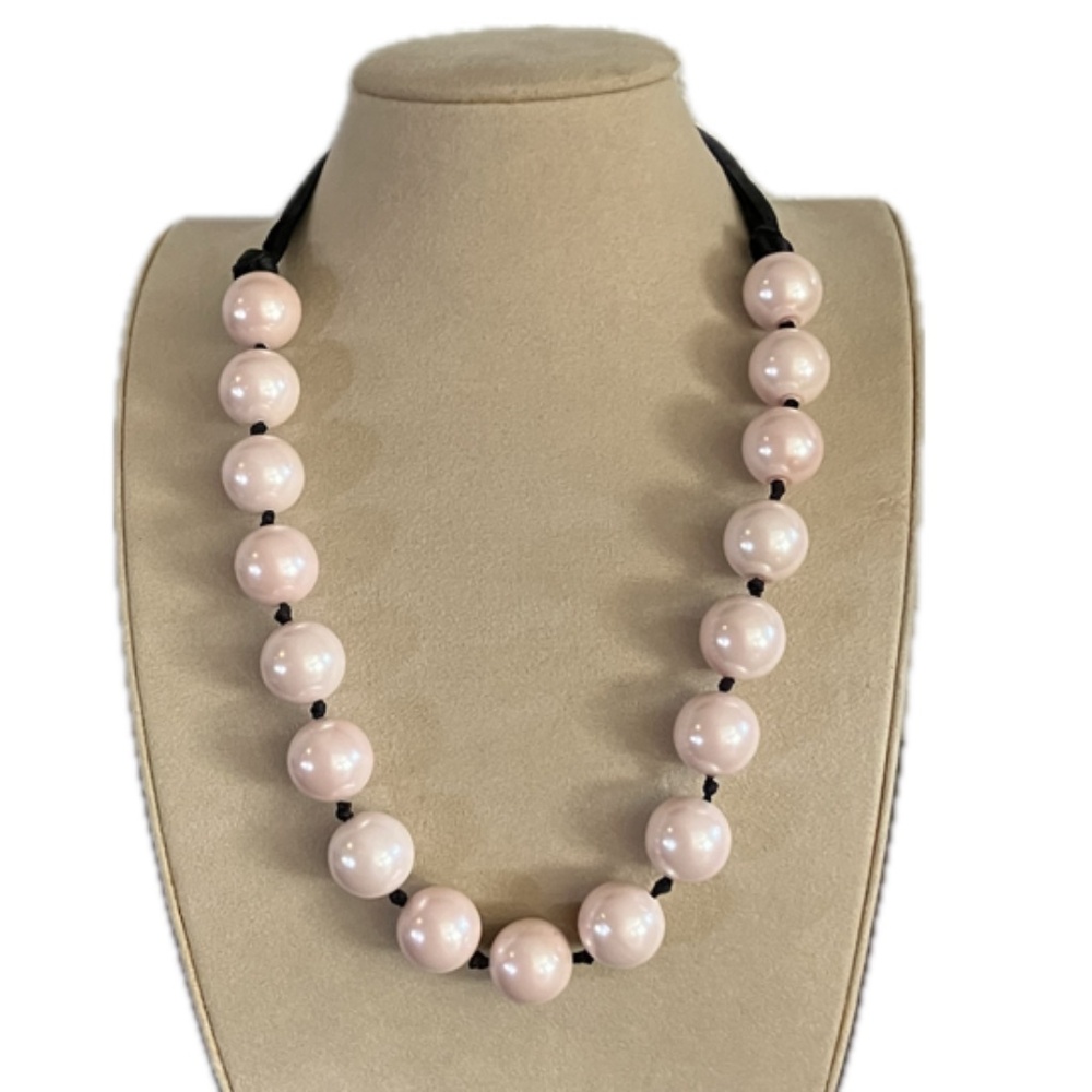 Chunky Pearl Ribbon Necklace